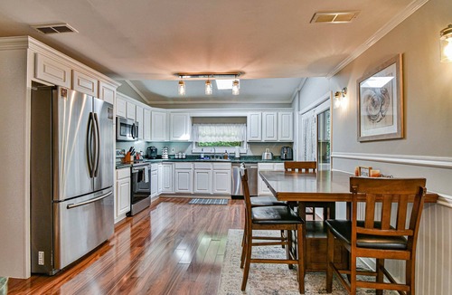 Skyland House | Pinners Cove: Hot Tub, Fire Pit, Prime Location