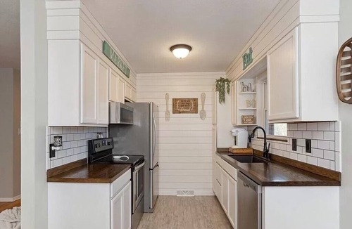 Penrose House | Pisgah Shadows Cottage - Hot Tub - Grill - Fireplace - WiFi - Pets OK