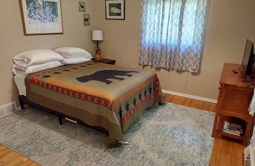 Penrose House | Pisgah Shadows Cottage - Hot Tub - Grill - Fireplace - WiFi - Pets OK