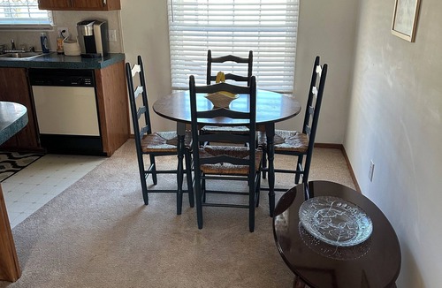 Prestonsburg Condo | Pleasant 2-bedroom condo with AC in charming Prestonsburg.