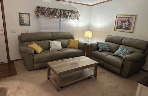 Prestonsburg Condo | Pleasant 2-bedroom condo with AC in charming Prestonsburg.