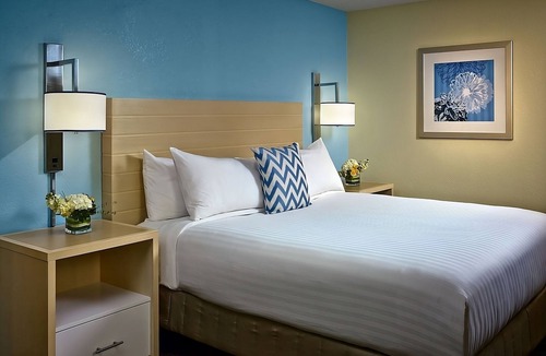 Gunter Afs Hotel | Pleasant Stay, Convenient Location! Pool, Free Parking, Pets Allowed!