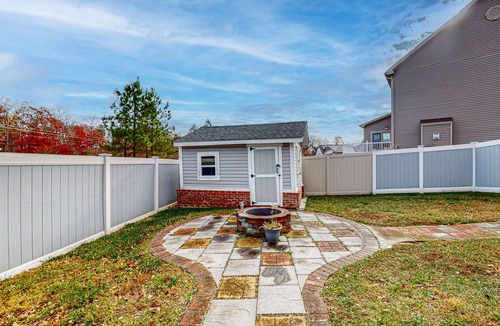 Waldorf House | Pleasant White Plains home with in-home gym, game tables, & jetted tub