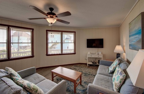 Buxton Cottage | Point Break Cottage- Steps to Beach- Community Pool & Spa
