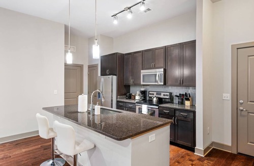 Woodbridge Bed & Breakfast | Pool & Gym | Spacious | Free-Parking