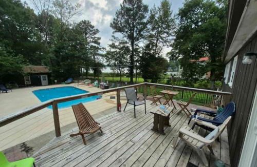North Newport News House | Pool River House