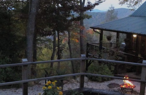 Topton Cabin | Popular Cabin! Lake and Mountain Views, Wi-fi, TV's, LD calling near Topton, NC