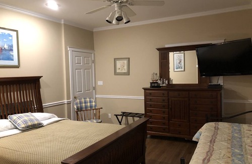 Powers Lake House | Powers Lake spacious retreat