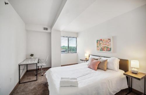 Downtown Harrisburg Apartment | PP 1111 Modern Corporate 1br, pool, Gym