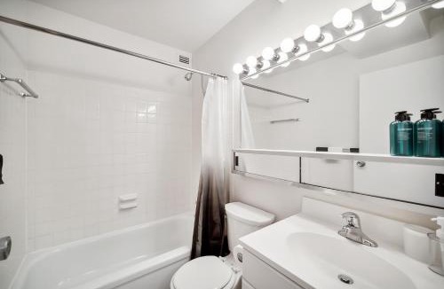 Downtown Harrisburg Apartment | PP 1111 Modern Corporate 1br, pool, Gym
