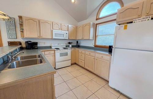Southern Shores House | Precious Rapture - Dog friendly, 200 yards to beach, 5 bed, 3.1 bath
