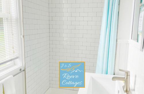 Aquebogue House | Premier Waterfront Cottage 2