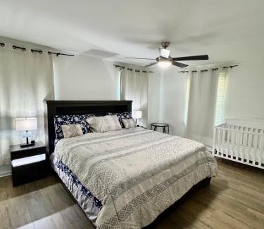 Gastonia House | Premium Executive 4BR 4BA Home, Sleeps 9 Guests, Gastonia NC, 5 min to CaroMont
