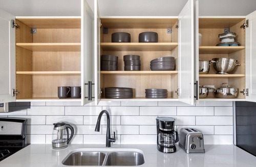 Lakeview Apartment | Premium Lakeview 2BR w/Patio, W/D, walk to Wrigley Field, by Blueground