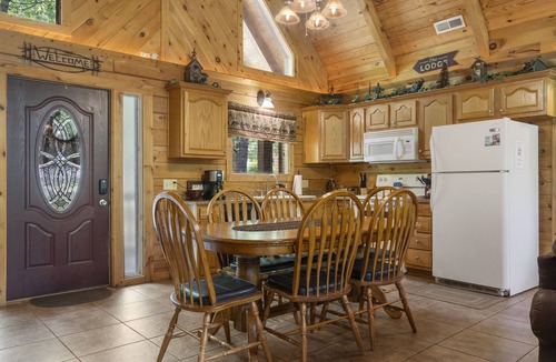 Branson Cedars Cabin | Premium Rustic Cabin Perfect Getaway, Private Hot Tub,Piano, Near Shows & Big Cedar, Jacuzzi Tub!