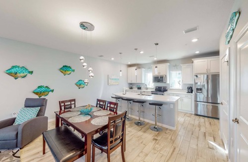 Ono Island Villa | Pretty townhome with pools & hot tub - less than half-mile to beach