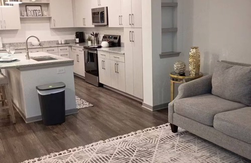 Madison Apartment | Prime location, Luxury Views in Madison Airport