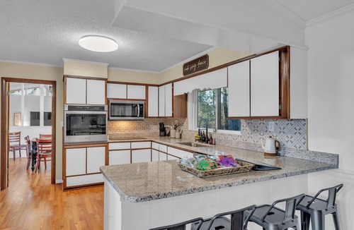East Dublin House | Private 12 Acre Waterfront Retreat 4 Kings ADA Gym Game Room Sleeps up to 18