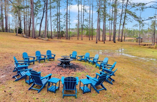 East Dublin House | Private 12 Acre Waterfront Retreat 4 Kings ADA Gym Game Room Sleeps up to 18
