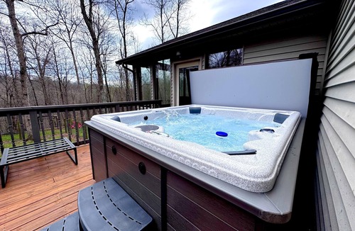 Gnaw Bone House | Private 130-Acre Retreat | Trails, Wildlife & Family Space w/Hot Tub