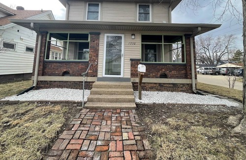 Near Eastside House | Private 3 bedroom 2 baths house 10 montes to Mass Ave