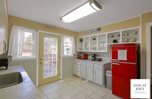 Wayne House | Private 4 BDRM house, 5 Miles from Downtown #7
