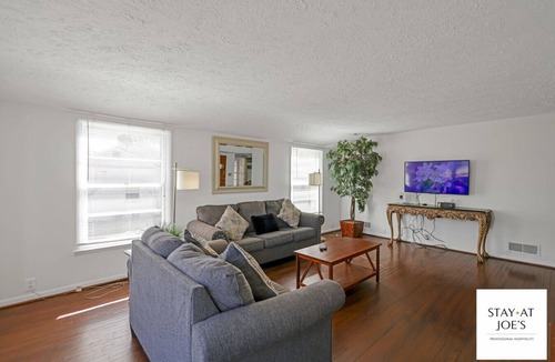 Wayne House | Private 4 BDRM house, 5 Miles from Downtown #7