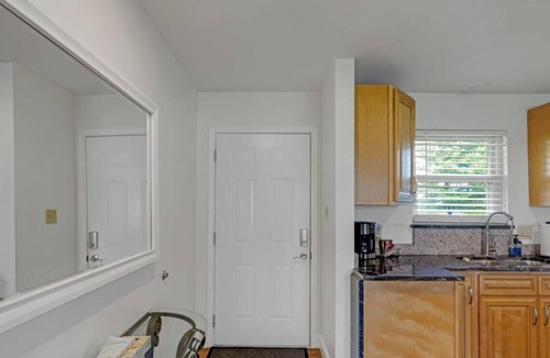 Wayne House | Private 4 BDRM house, 5 Miles from Downtown #3