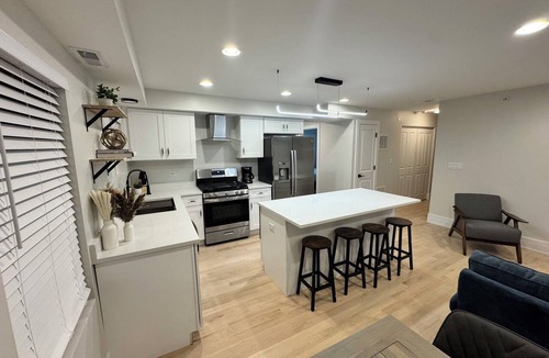 Brookfield Apartment | Private Brookfield Apartment with Free Parking