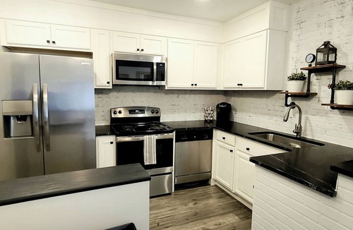 Cornelius Apartment | Private, Centrally Located 1-Bedroom Guest House