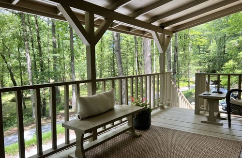 Clarkesville Cabin | Private cottage on 3 acres with 2 creeks running through it. Close to LakeBurton