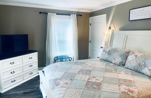 Lookout Mountain House | Private Cottage on Lookout Mountain Near Ruby Falls & Rock City