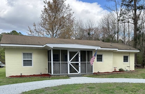 Pollocksville House | Private Country Home within minutes drive from the Beach and Historic New Bern