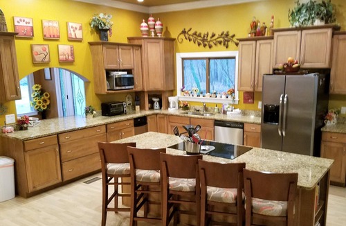 Pigeon Forge Cabin | Private, Creek, 2 mls to Pkwy, Lg yard, games,fire pit, pet/motorcycle friendly