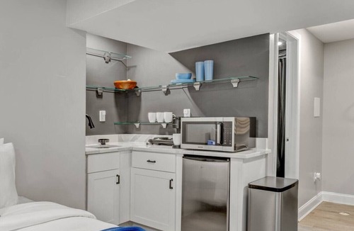 Washington House | Private DC Studio | Free Parking + W/D