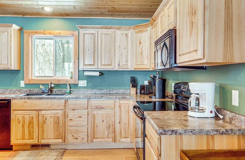 Park Falls Cabin | Private Dock, BBQ Ready: Lakefront Fifield Home!