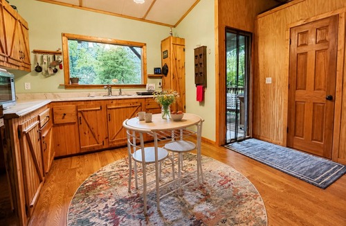 Wildwood Cabin | Private Farm Guesthouse Near Chattanooga & Lookout Mountain. Pet Friendly!