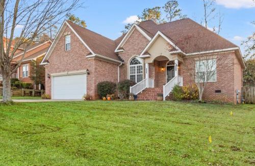 Augusta House | Private Fenced Yard Sleeps 10 Mins to Malls
