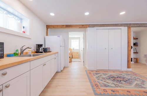 Floyd House | Private Floyd getaway with deck views, full kitchen, washer and dryer, and cozy sleeping spaces.