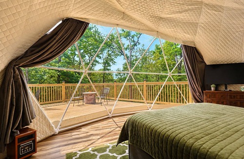 Almo Cabin | Private Forest Dome with Hot Tub, Fire Pit & King Bed