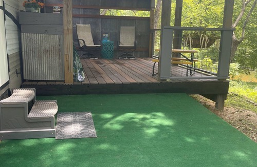 Festus House | Private Happy Camper on the Water - kayaks and lily pad available on property.