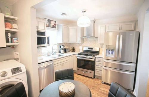 Roanoke Apartment | Private Hilltop House in Central Downtown Roanoke