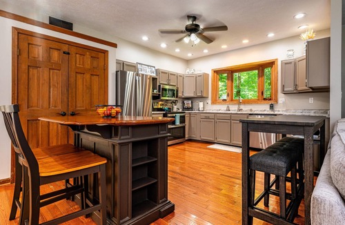 Nashville House | Private Hilltop Retreat | Hot Tub & 15 Min to Nashville3BR, 3.5 BA