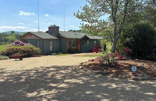 Asheville House | Private home beautiful mountain views, near dwtn Asheville, Hot tub, fire pit