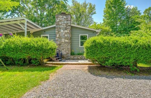 Qualla House | Private Hot Tub & Covered Deck: Cozy Whittier Gem