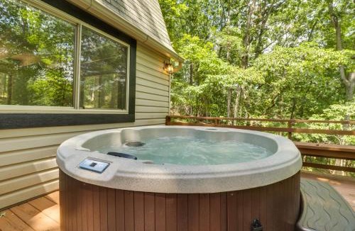 Broadway House | Private Hot Tub & Fire Pit: Family Broadway Cabin
