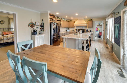 Goodview House | Private Hot Tub! Getaway on Smith Mountain Lake
