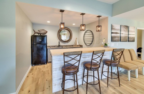 Goodview House | Private Hot Tub! Getaway on Smith Mountain Lake