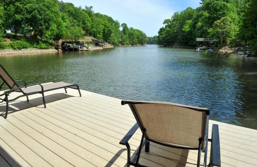 Goodview House | Private Hot Tub! Getaway on Smith Mountain Lake