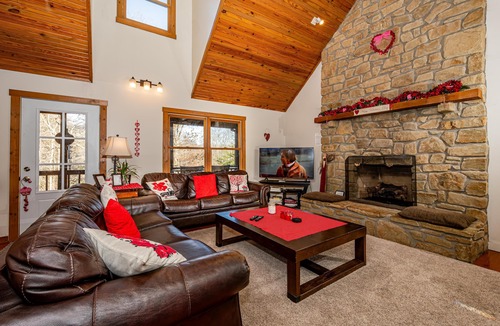 Morgantown House | Private Lake Lodge | 21 Acres, Hot Tub & Game Room 5BR, 2.5BA